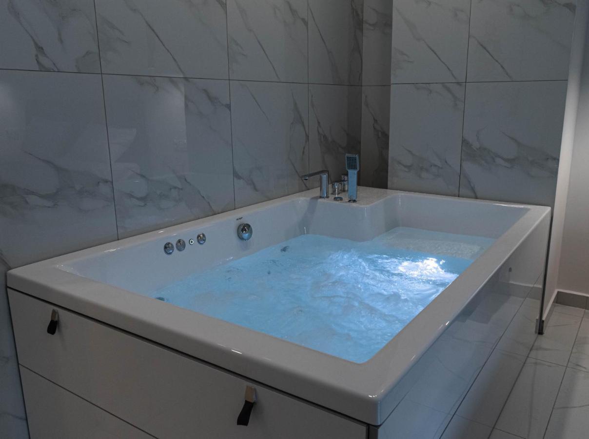 Athens Jacuzzi Apartment Extérieur photo