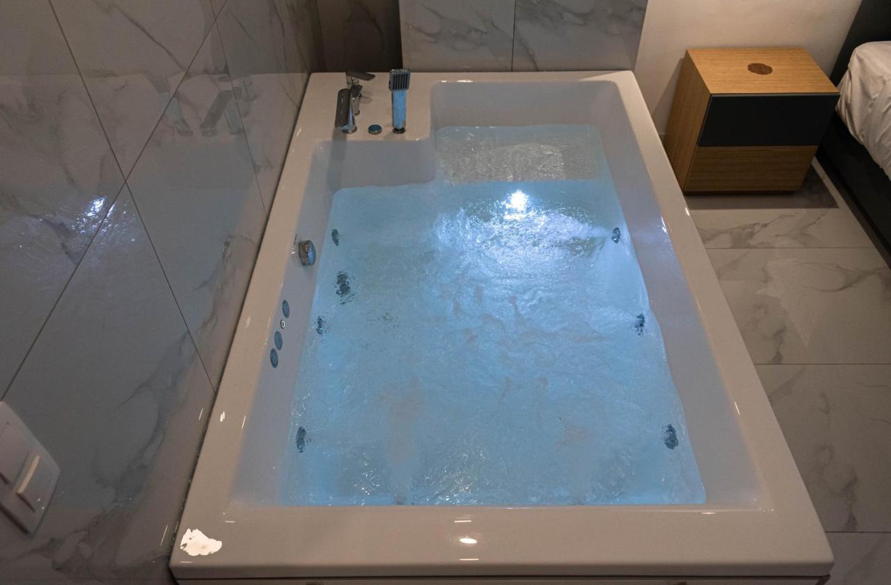 Athens Jacuzzi Apartment Extérieur photo